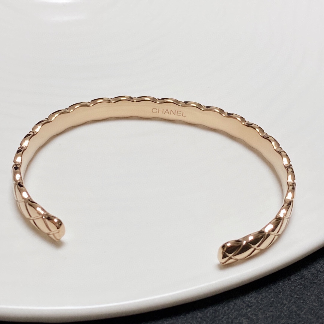 Ch**el Coco Crush Bracelet Gold For Women