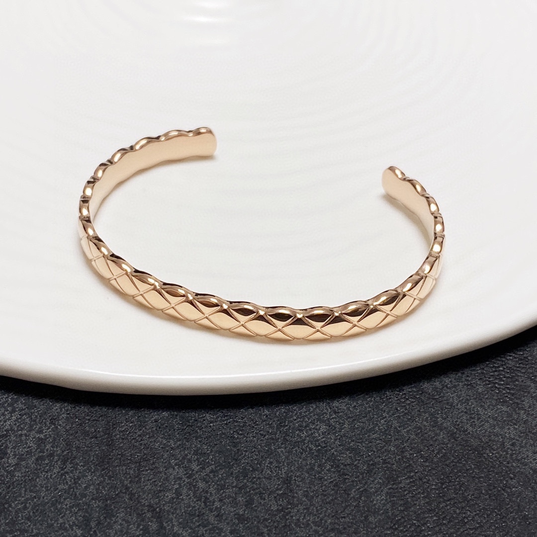 Ch**el Coco Crush Bracelet Gold For Women