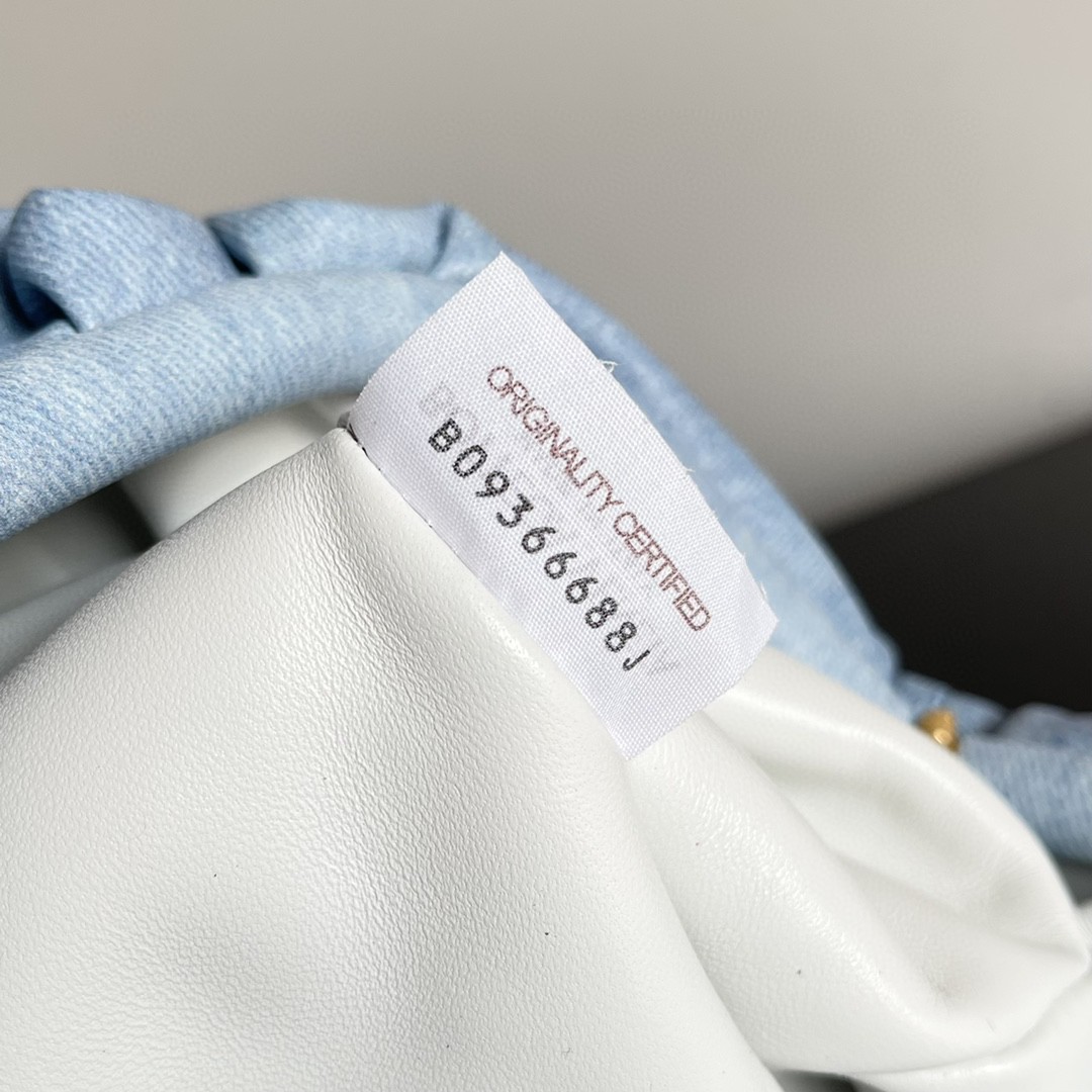 B0tt*ga Ven*ta Teen Pouch Blue For Women‎ 12.2in/31cm