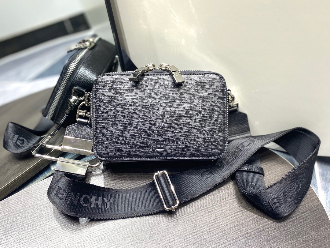 Givenchy Antigona Grained Camera Bag Black For Women‎ 7.3in/18.5cm