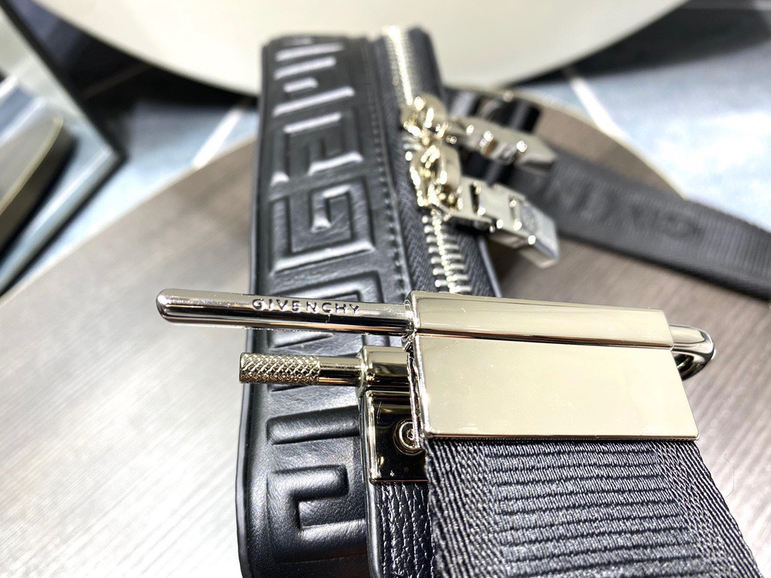 Givenchy Antigona Grained Camera Bag Black For Women‎ 7.3in/18.5cm