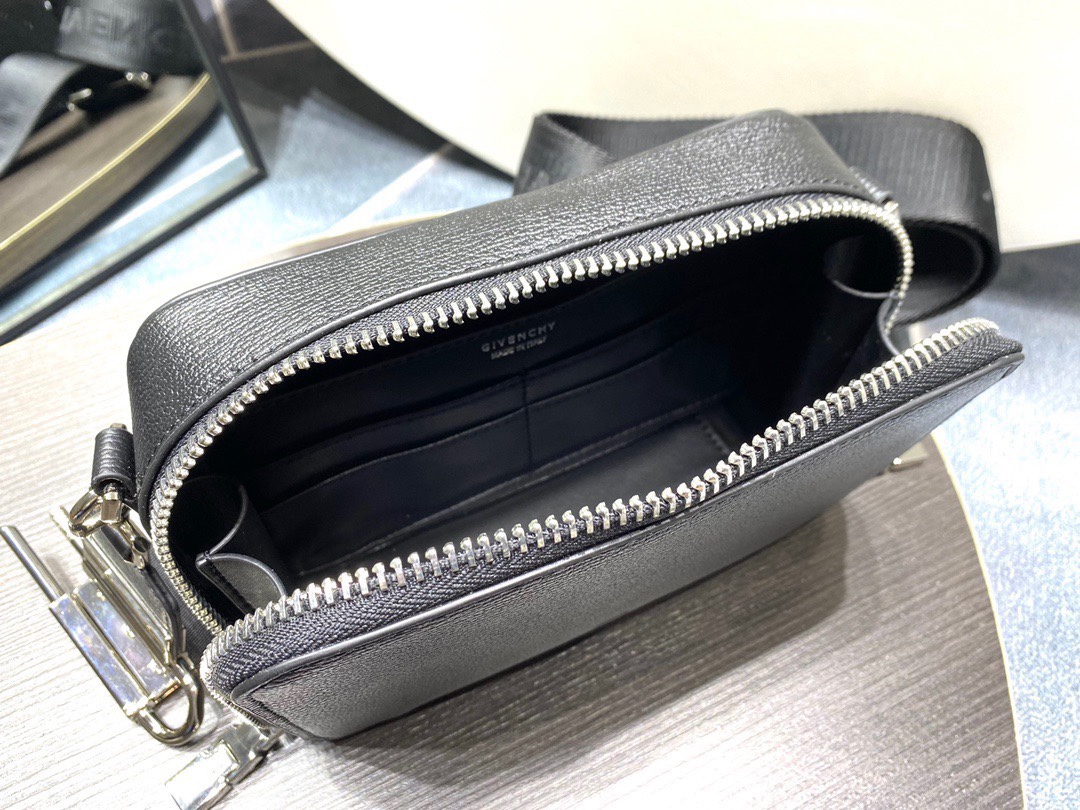 Givenchy Antigona Grained Camera Bag Black For Women‎ 7.3in/18.5cm