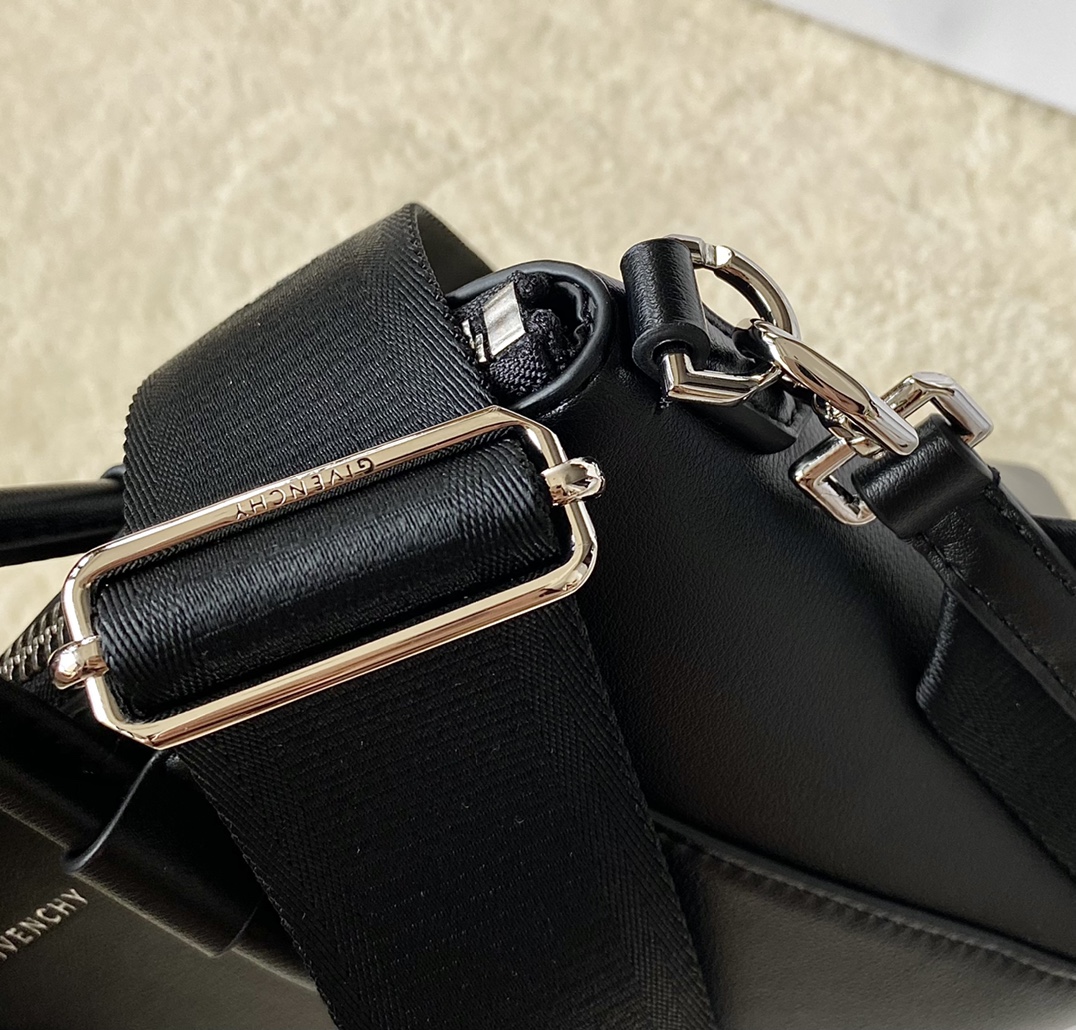 Givenchy Mini Antigona Sport Bag Brown/Black/Beige For Women‎ 8.7in/22cm BB50NVB1HT-001