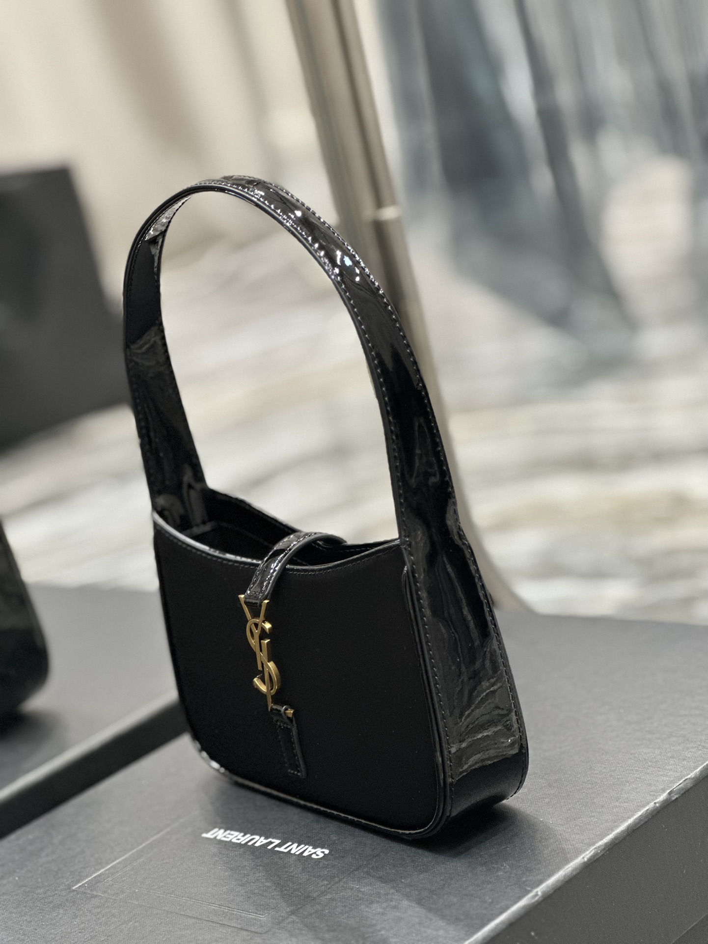 Sa1nt Lau*nt Le 5 A 7 Mini Black For Women‎ 7.5in/19cm