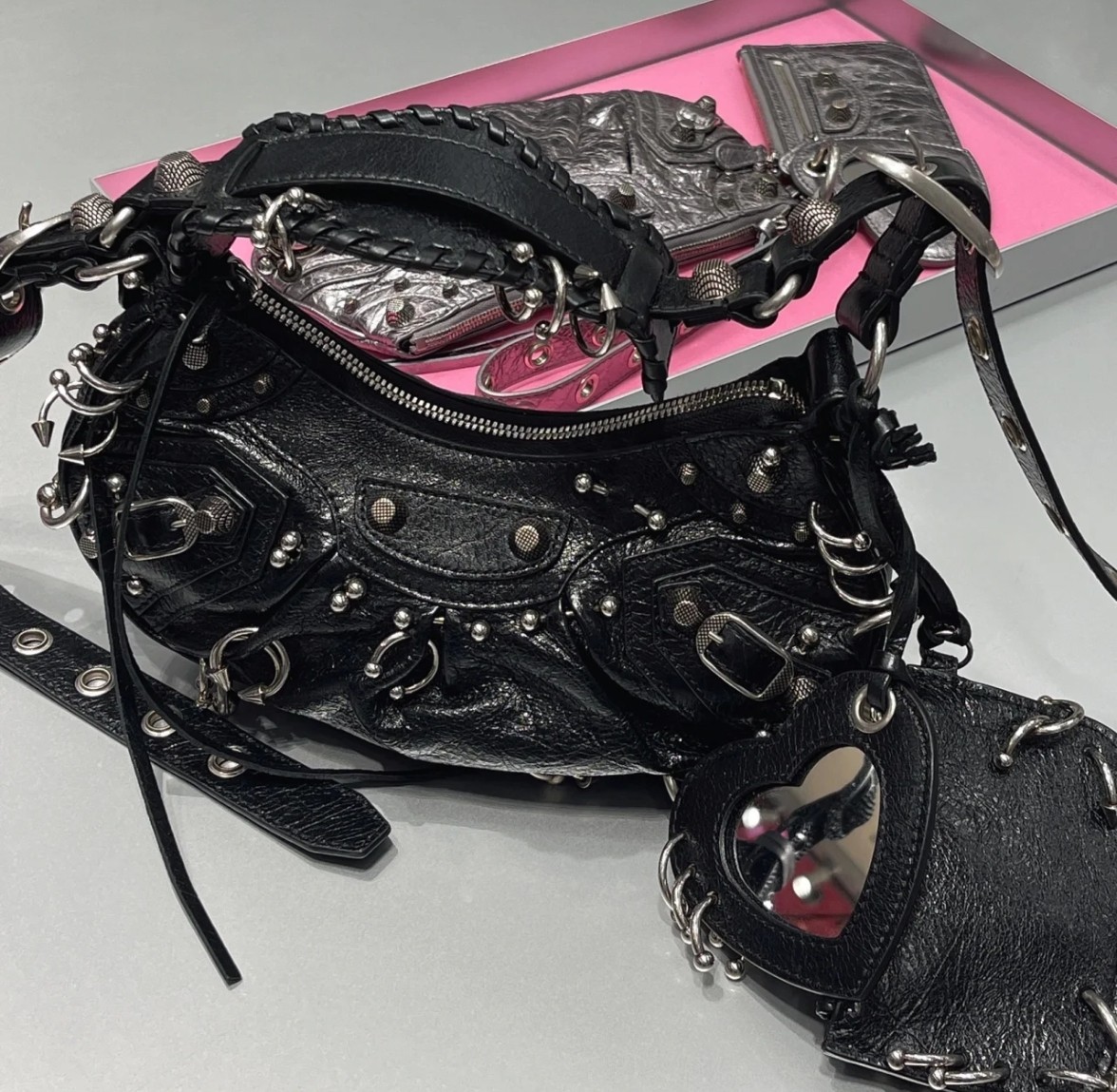 Ba1en*iaga Le Cagole XS Shoulder Bag Black/White For Women‎ 10.2in/25.9cm 671309210G81000