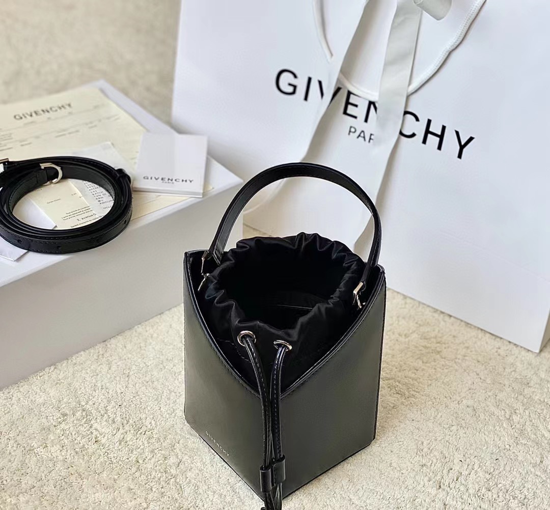 Givenchy Mini Cut Out Bucket Bag Black/White For Women‎ 6.3in/16cm BB50NRB1GV 001
