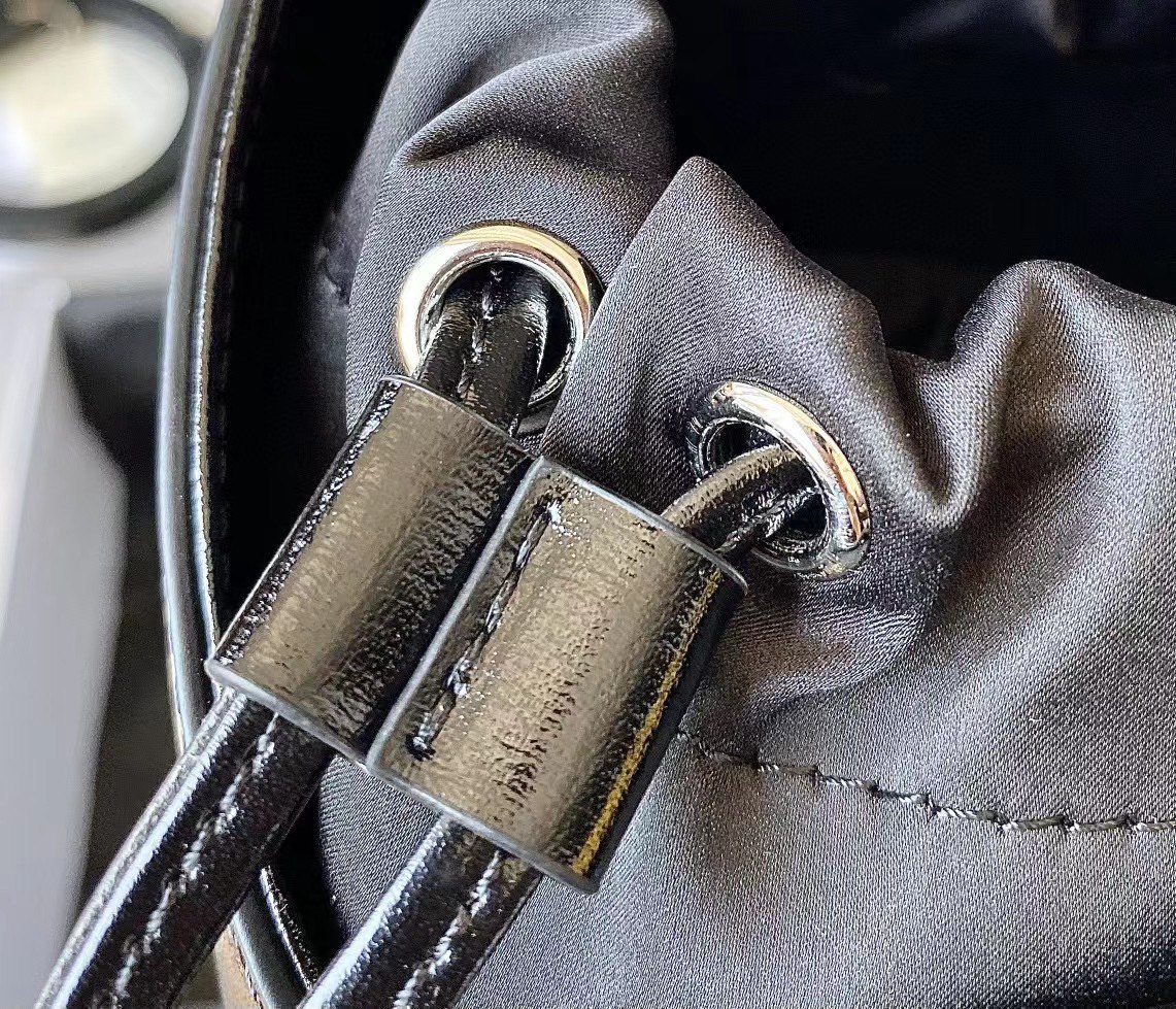 Givenchy Mini Cut Out Bucket Bag Black/White For Women‎ 6.3in/16cm BB50NRB1GV 001