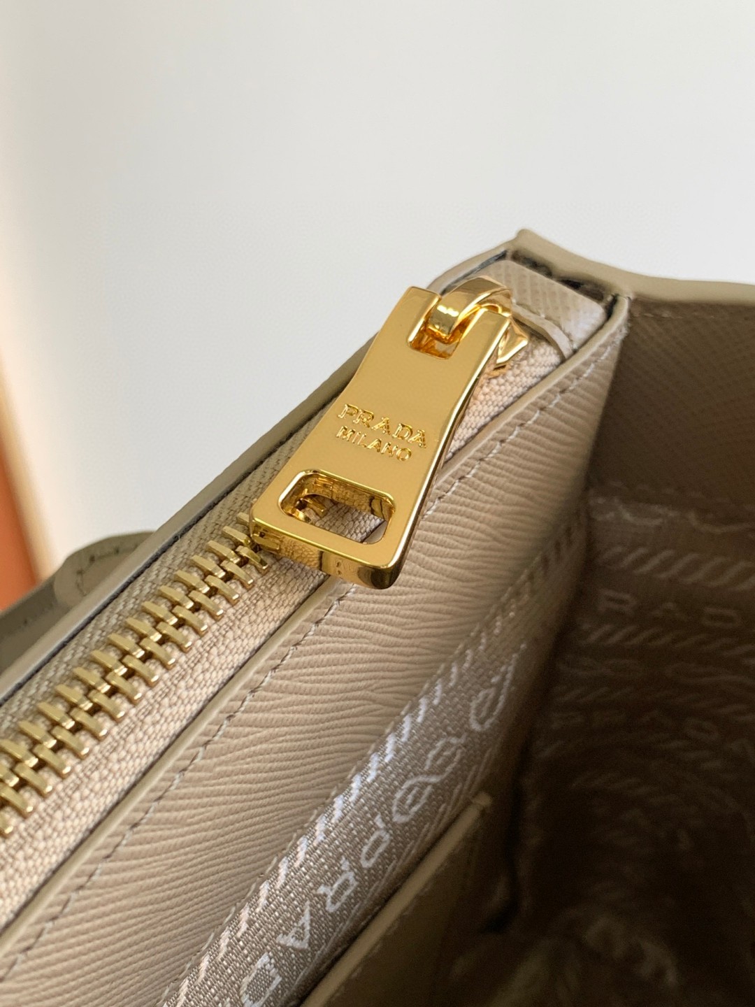 Pra*a Galleria Saffiano Mini Bag White/Beige/Blue/Dark Blue For Women 7.8 in / 20 cm 1BA906_NZV_F0009_V_EOM