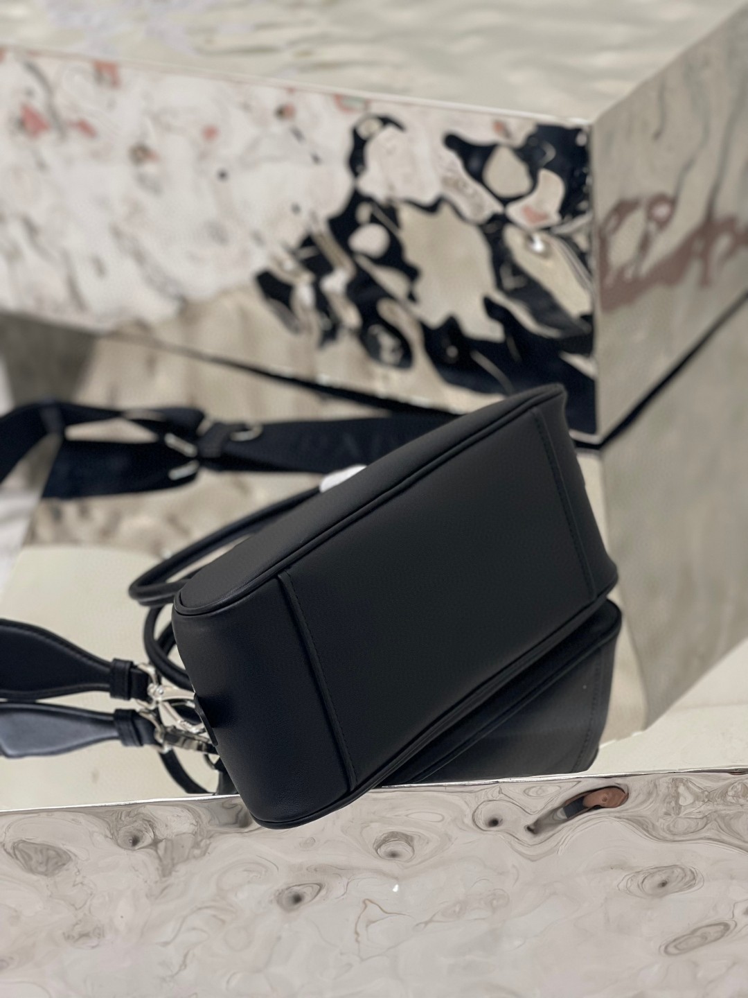 Pra*a Triangle Bag White/Black For Women 9.8 in / 25 cm 1BB082_2BYA_F0009_V_NEO