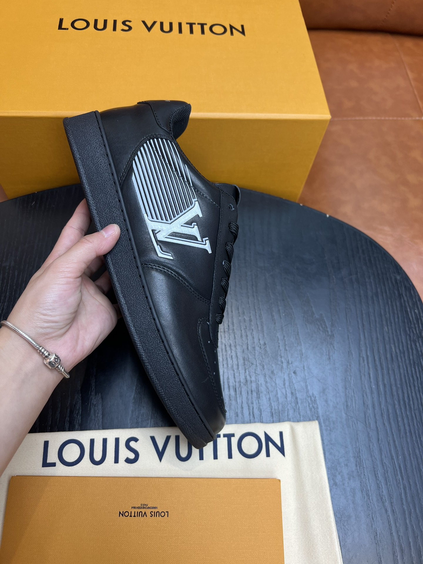 L0vis Vvtt0n LV Rivoli Sneaker Black For Men