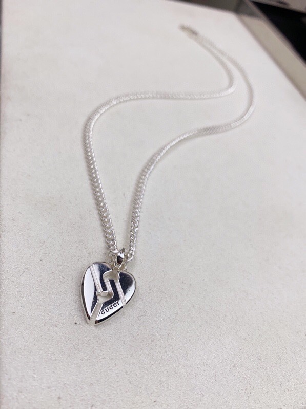 Gvc*1 Br0k*n Heart Necklace Silver Tone For Women