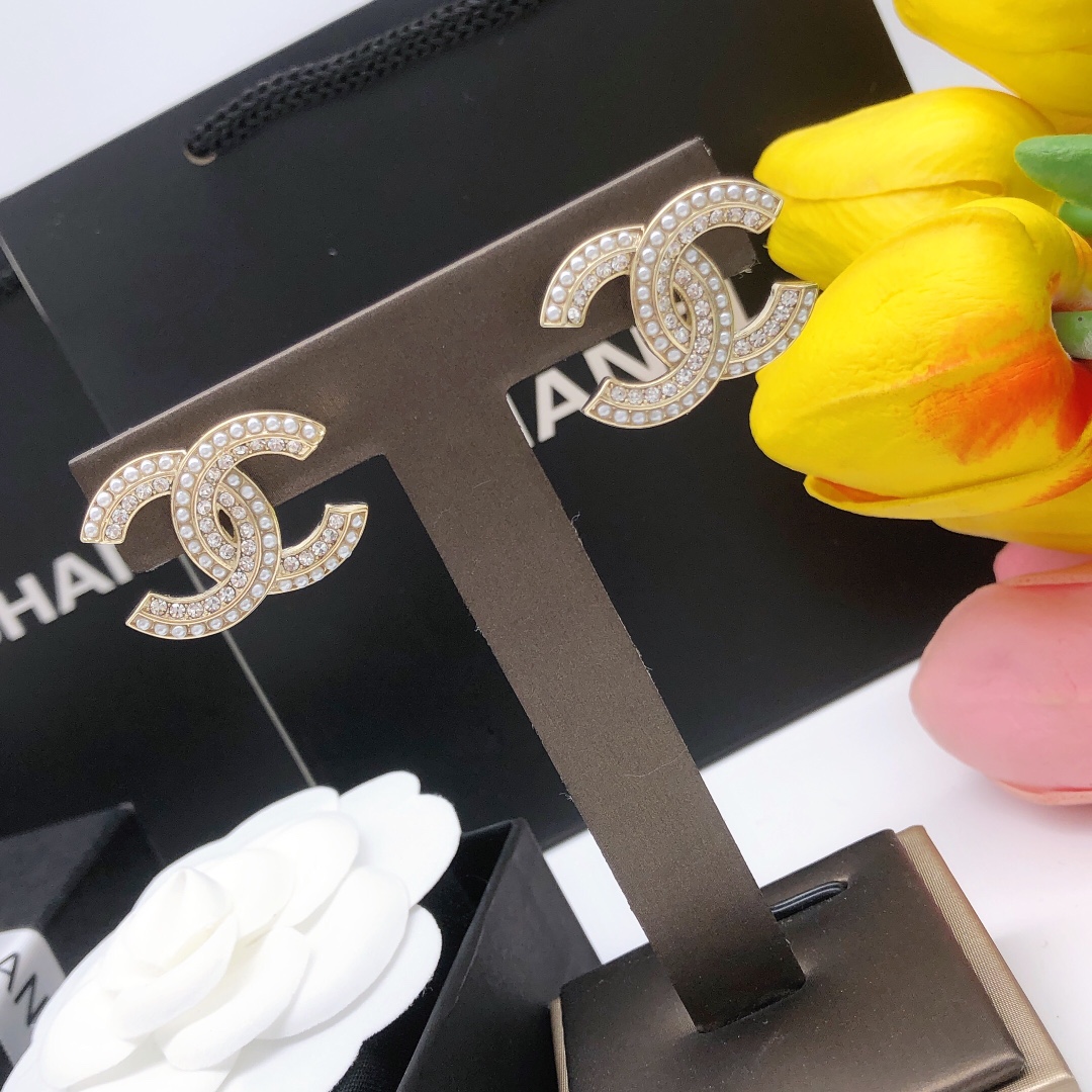 Ch**el Crystal CC Stud Earrings Gold For Women