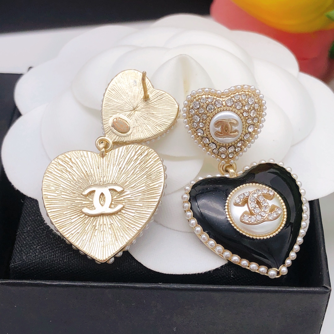 Ch**el Heart Pearl Pendant Earrings Black For Women
