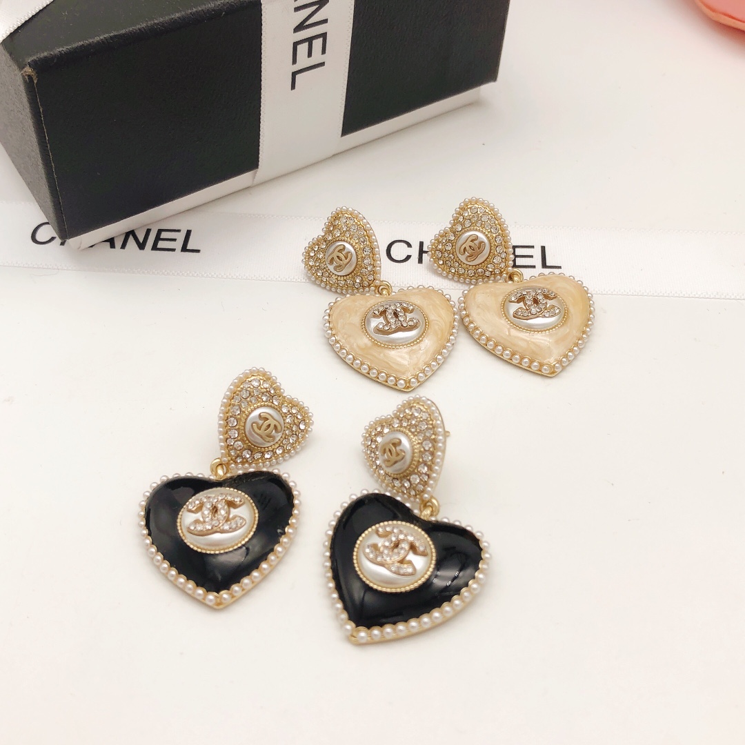 Ch**el Heart Pearl Pendant Earrings Black For Women