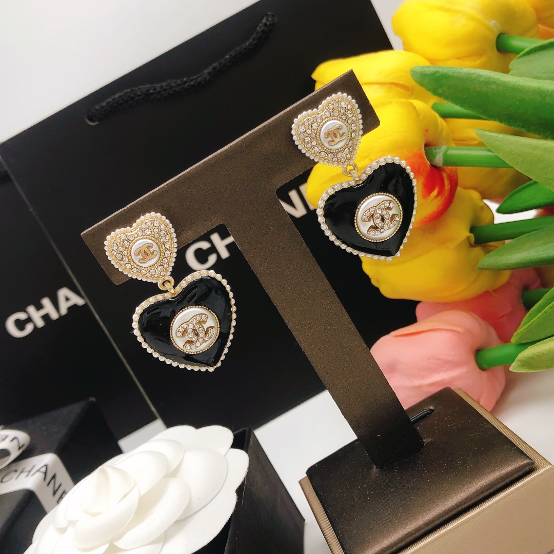 Ch**el Heart Pearl Pendant Earrings Black For Women
