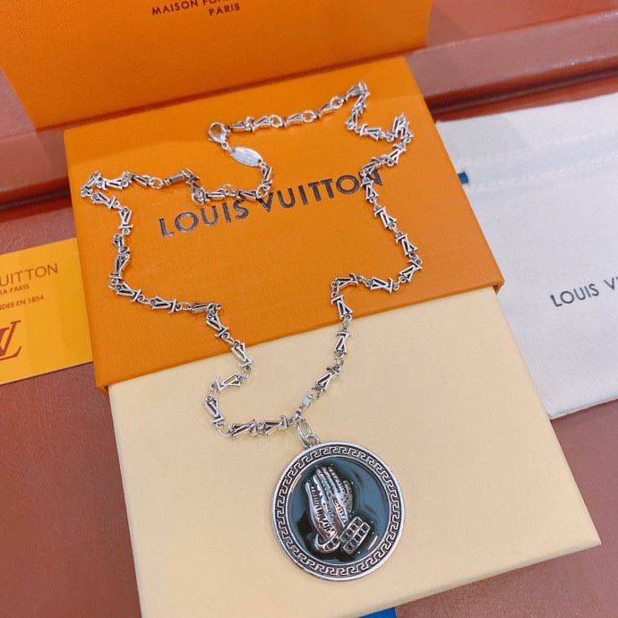 L0vis Vvtt0n LV Letter Necklace Silver For Women