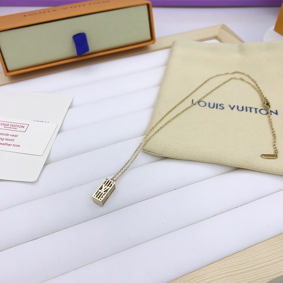 L0vis Vvtt0n Rectangular Pendant Necklace Gold Tone For Women