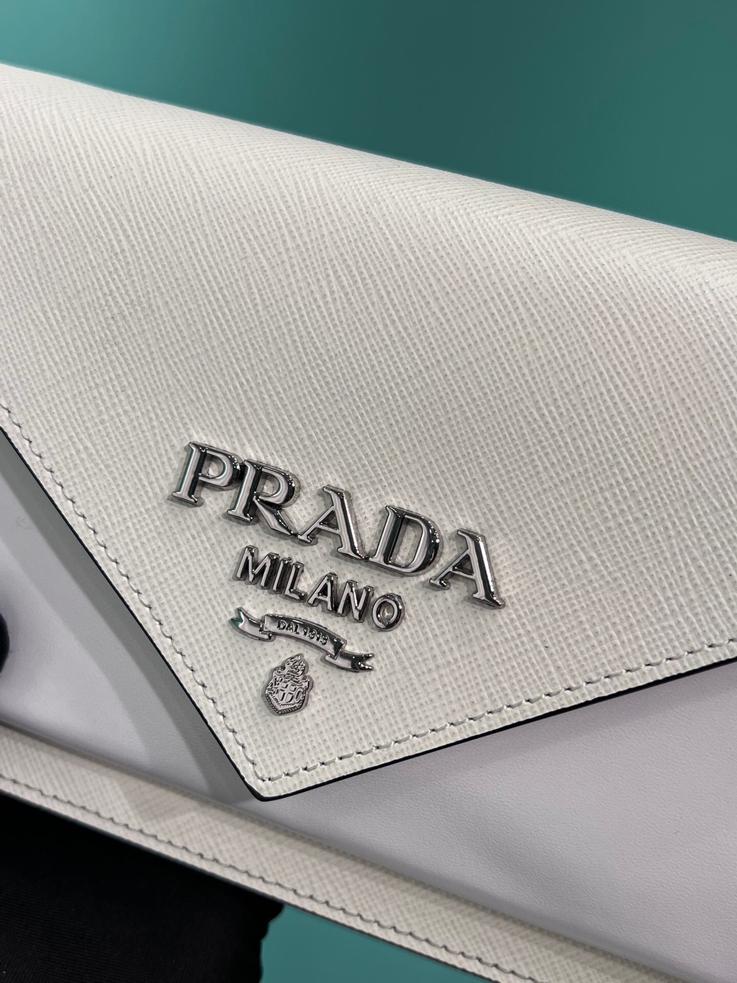 Pra*a Saffiano Mini Envelope Bag In White For Women 7.8 in/ 20cm 1BP020_2EVU_F0009_V_N2O
