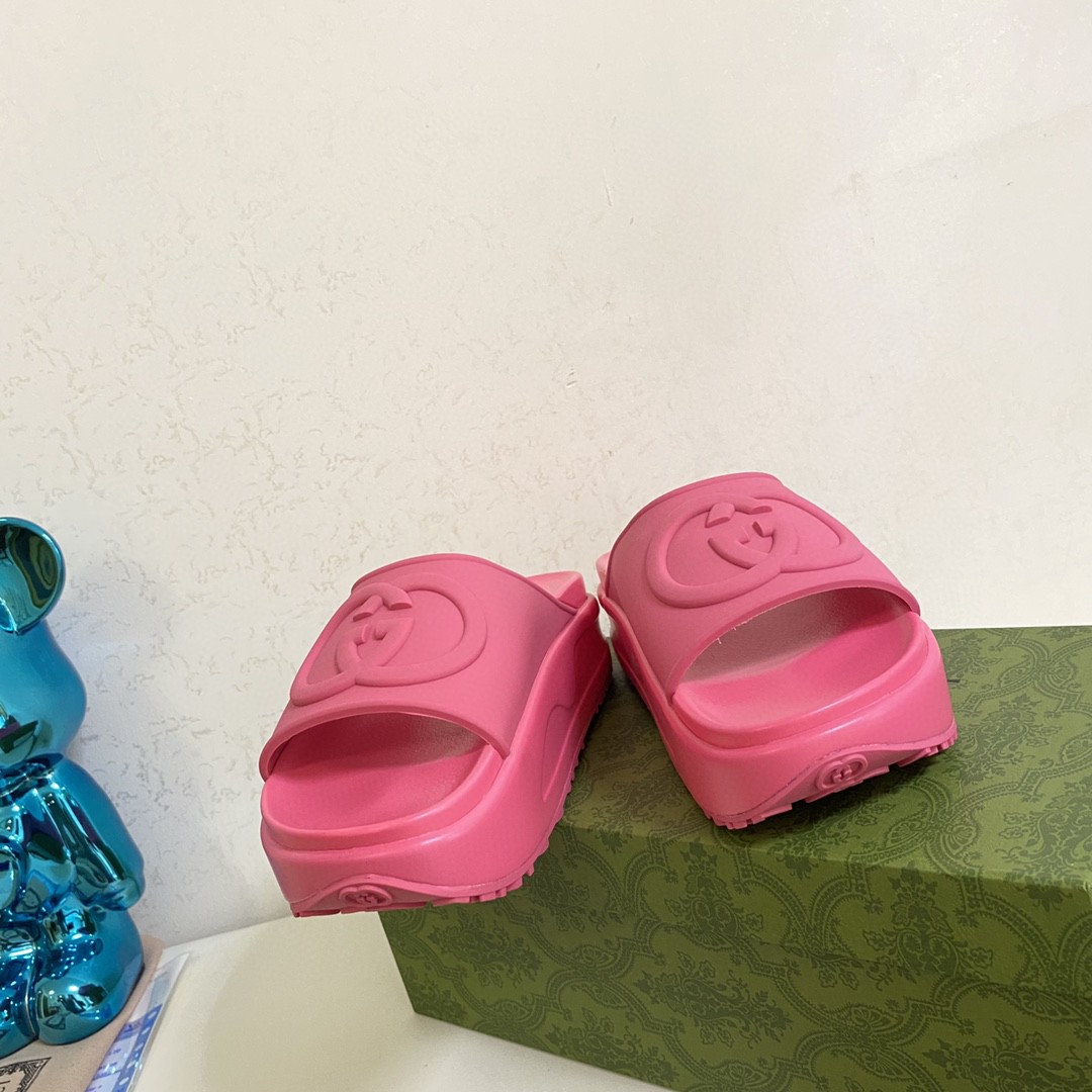 Gvc*1 Interlocking G Slide Sandal Pink For Men