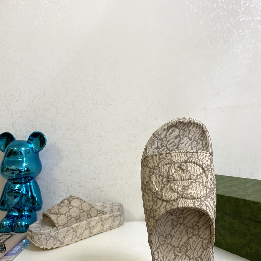 Gvc*1 Interlocking G Slide Sandal Beige For Men 725535 JAAC6 9742