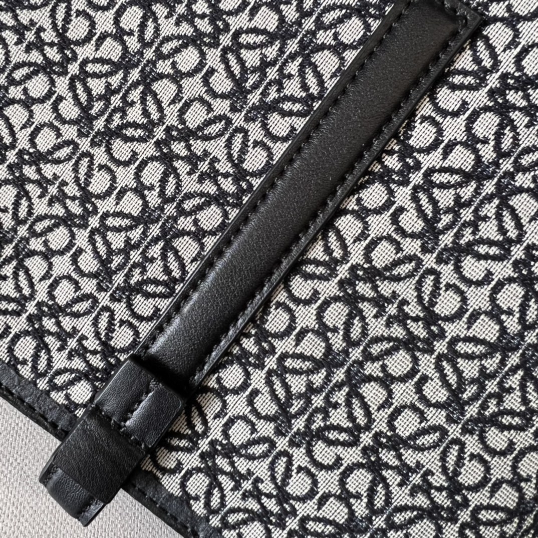 L0ew* T Tote bag in Anagram Black/Grey For Women 18.1in / 46cm B657Z73X03