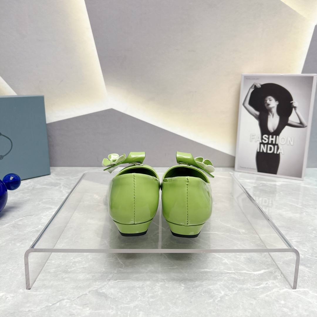 Pra*a Patent Pumps Green For Women