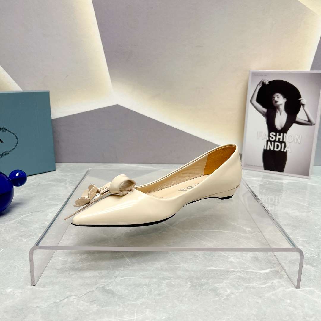 Pra*a Patent Pumps Cream For Women