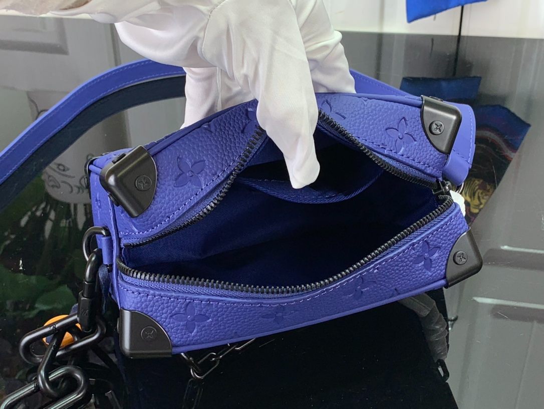 L0vis Vvtt0n Mini Soft Trunk Blue For Men 18.5cm/ 7.3 in M82558