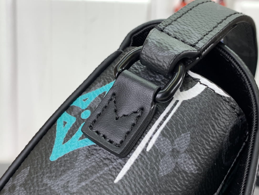 L0vis Vvtt0n Steamer Wearable Wallet Black For Men 18cm/ 7.1 in