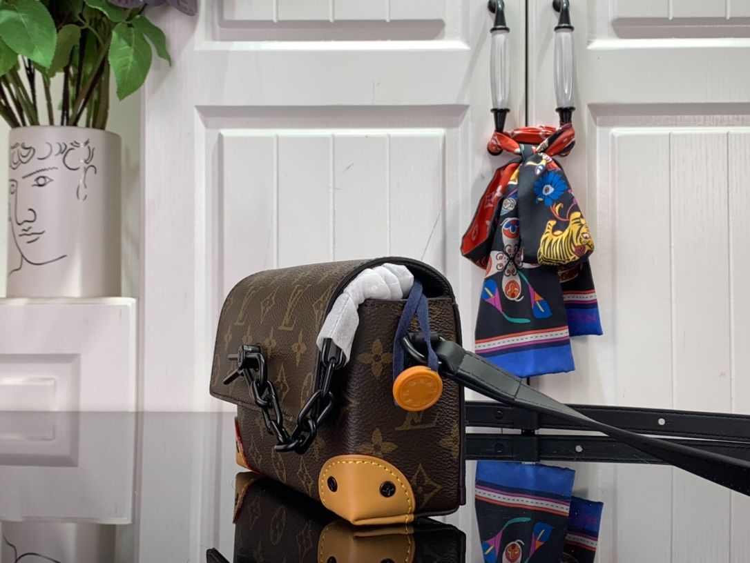 L0vis Vvtt0n Steamer Wearable Wallet Brown For Men 18cm/ 7.1 in M82534