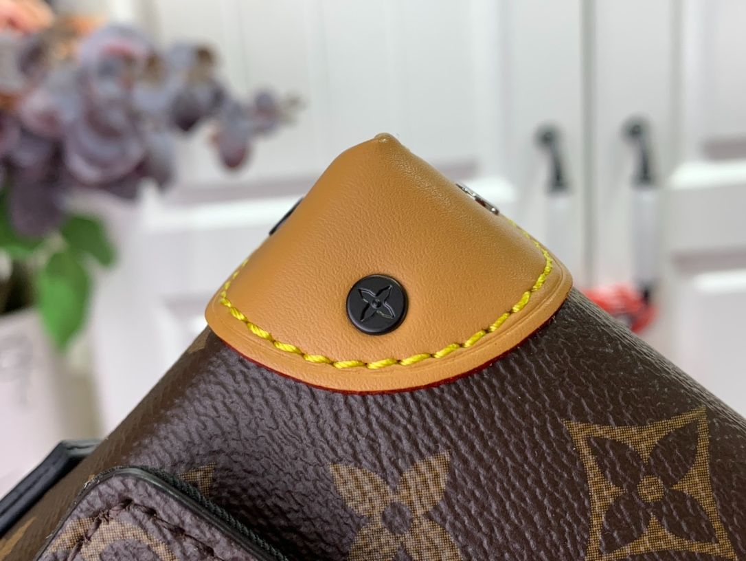 L0vis Vvtt0n Steamer Wearable Wallet Brown For Men 18cm/ 7.1 in M82534