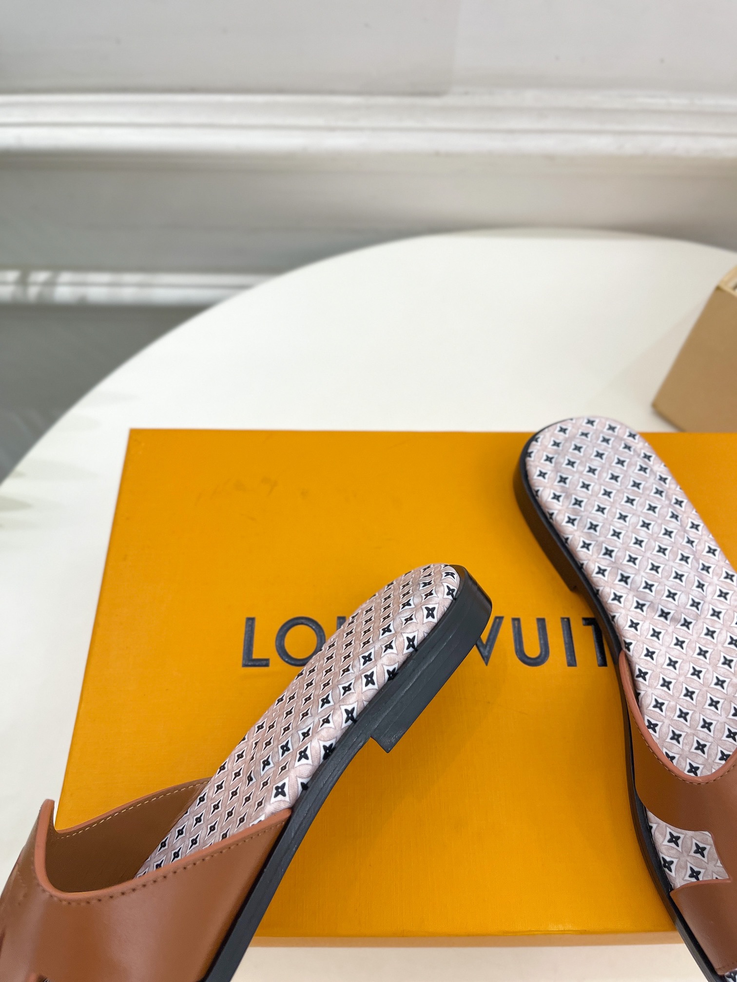 L0vis Vvtt0n Isola Flat Mule LV Dark Brown For Women