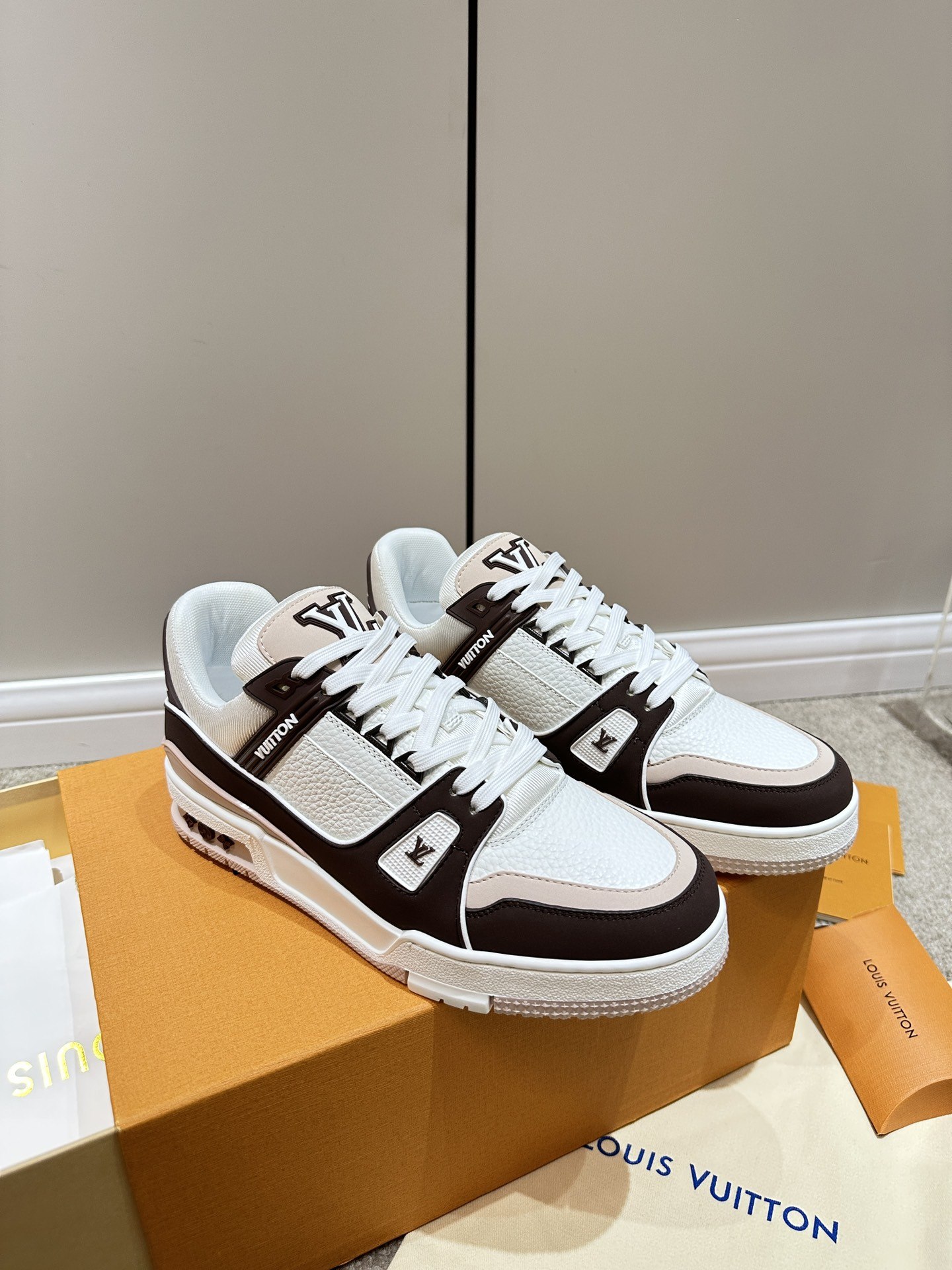 L0vis Vvtt0n LV Trainer Sneaker Dark Brown For Women