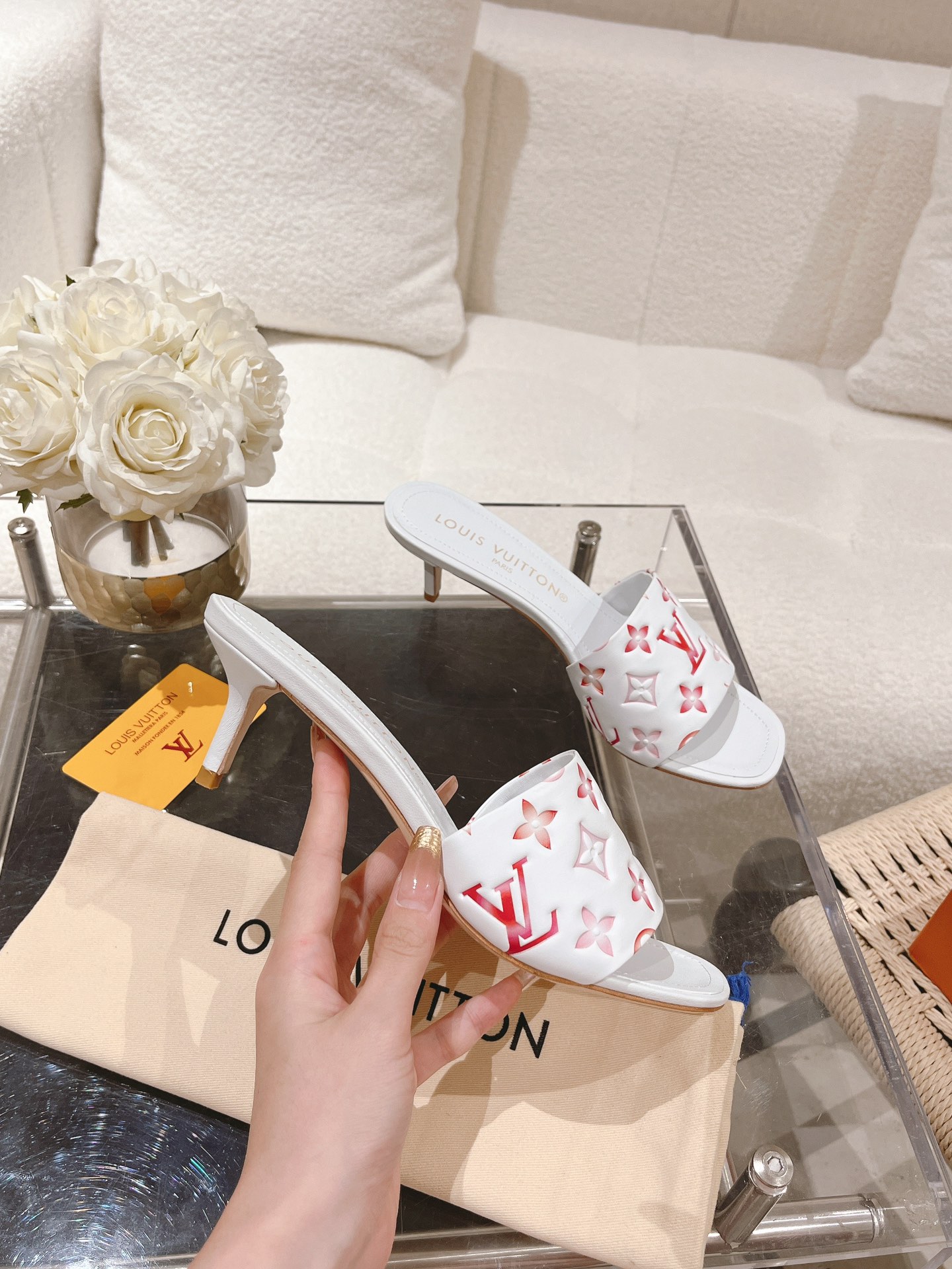 L0vis Vvtt0n Revival Mule White For Women