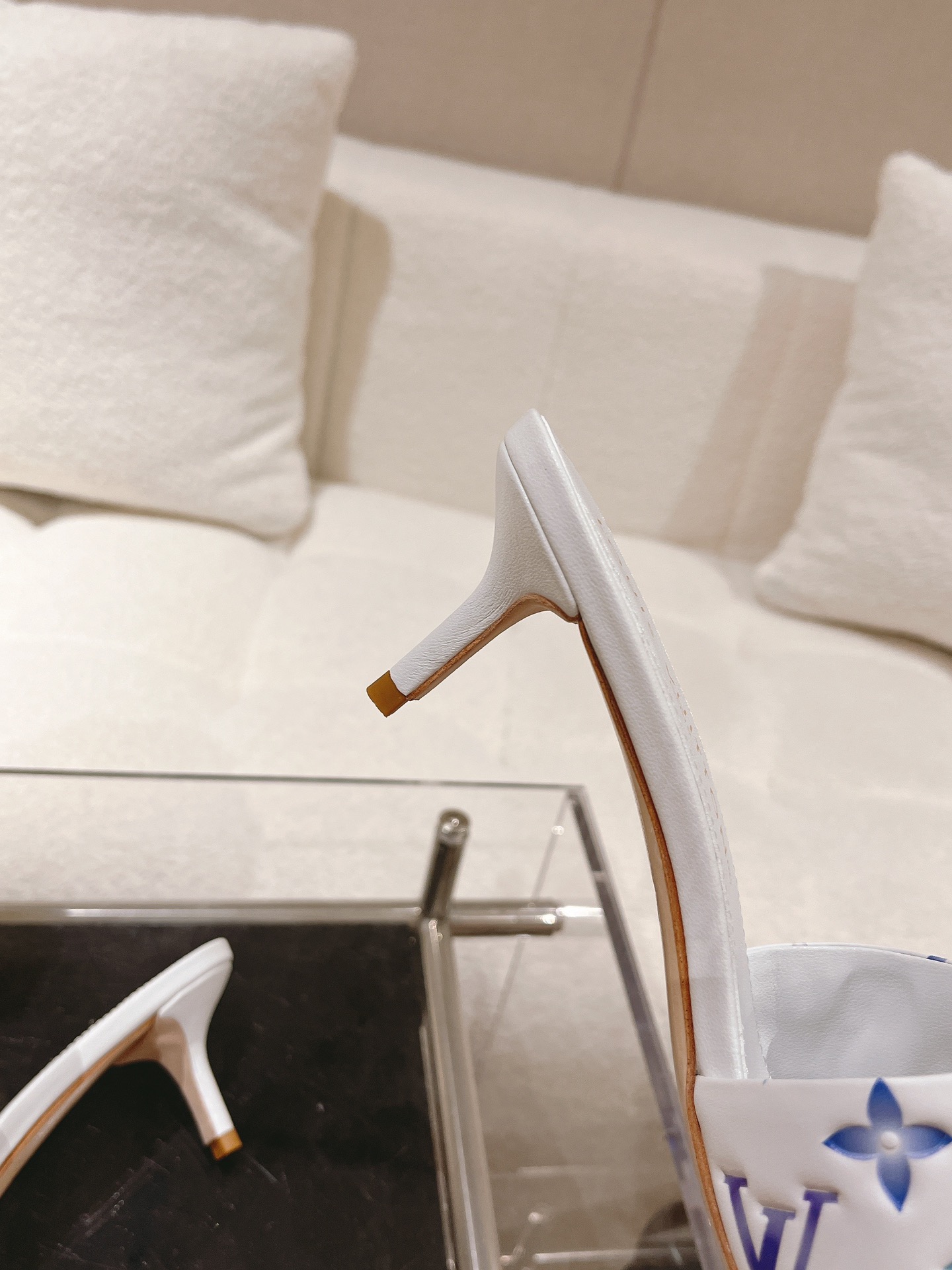 L0vis Vvtt0n Revival Mule White For Women