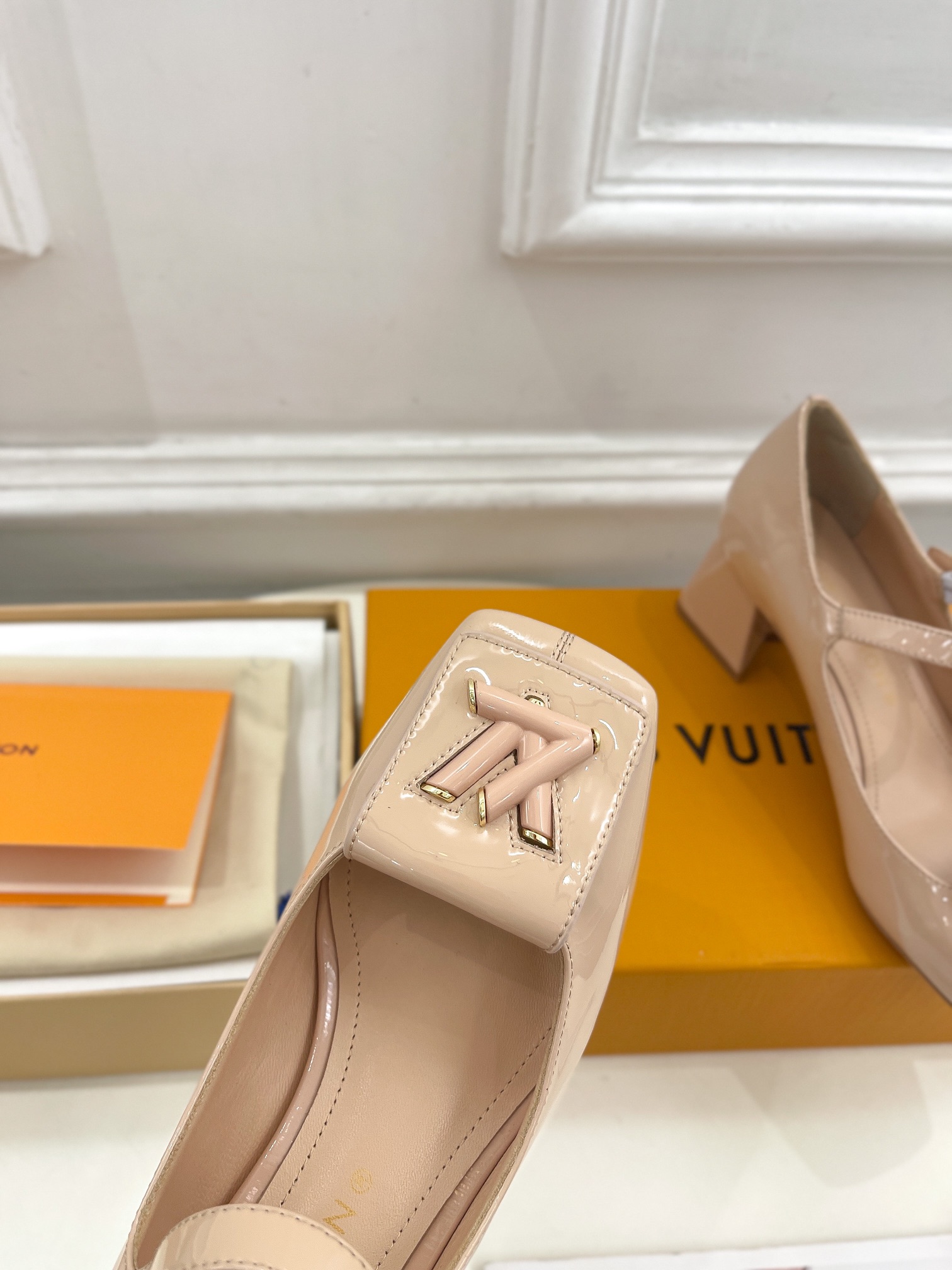 L0vis Vvtt0n Shake Pump Pink For Women 5.5 cm / 2.2-inch