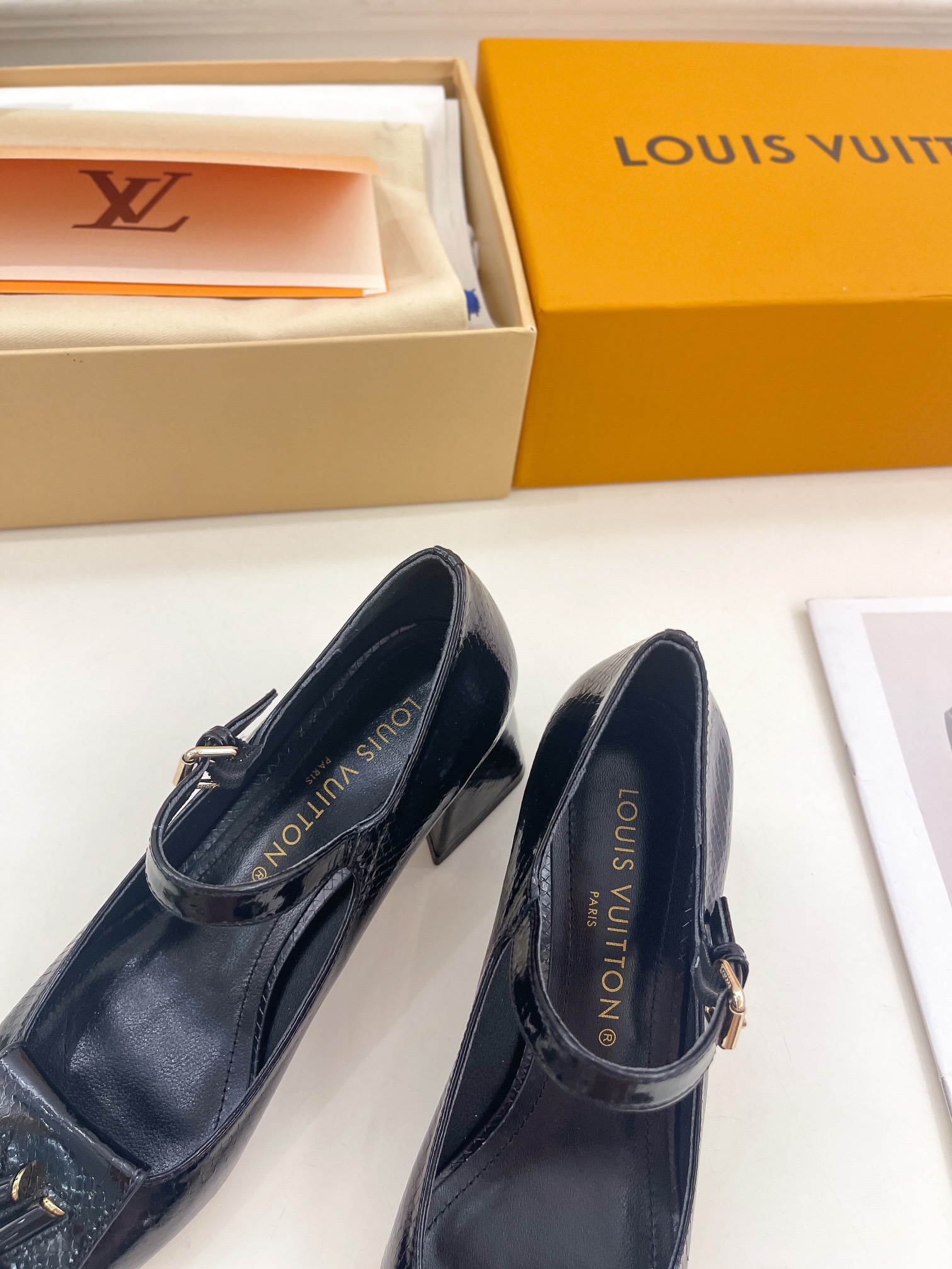 L0vis Vvtt0n Shake Pump Black For Women 5.5 cm / 2.2-inch