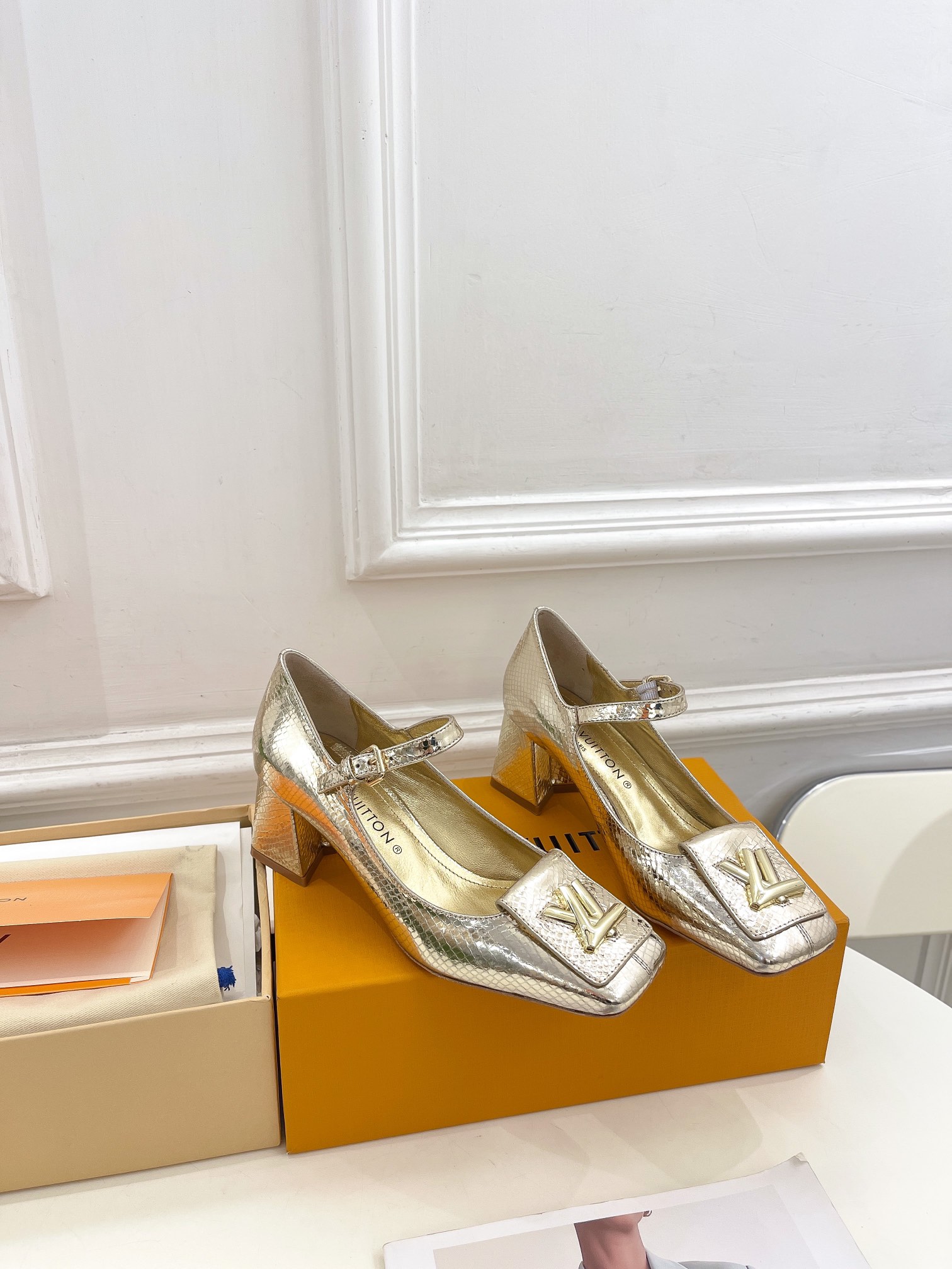 L0vis Vvtt0n Shake Pump Gold For Women 5.5 cm / 2.2-inch