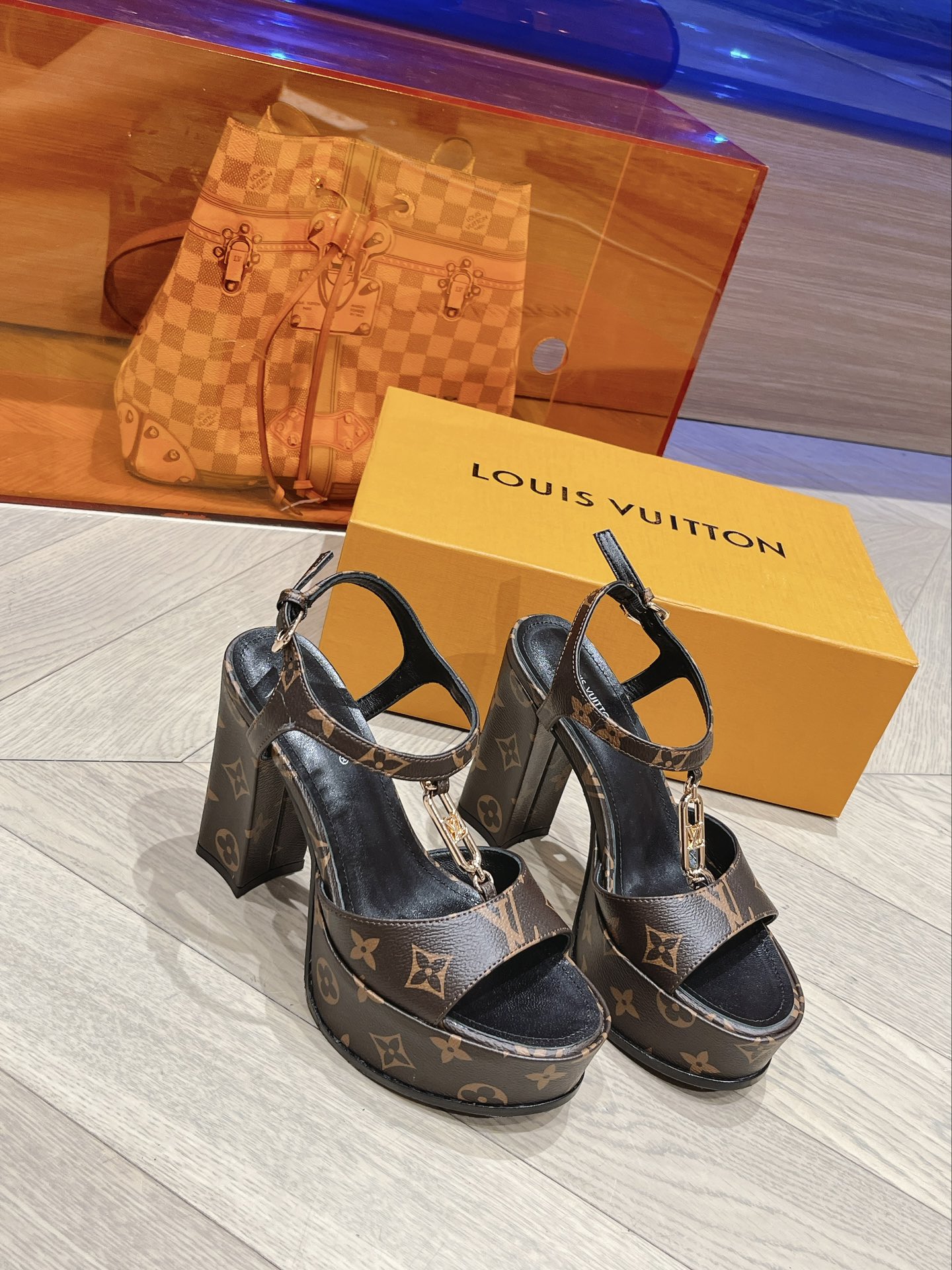 L0vis Vvtt0n Sparkle Sandal Brown For Women