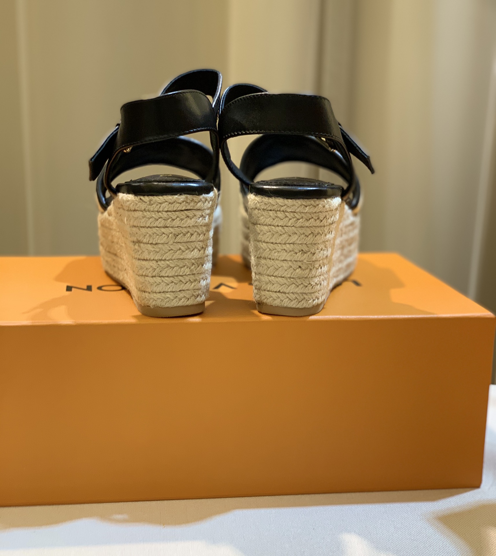 L0vis Vvtt0n Starboard Wedge Sandal Black For Women 1ABT17