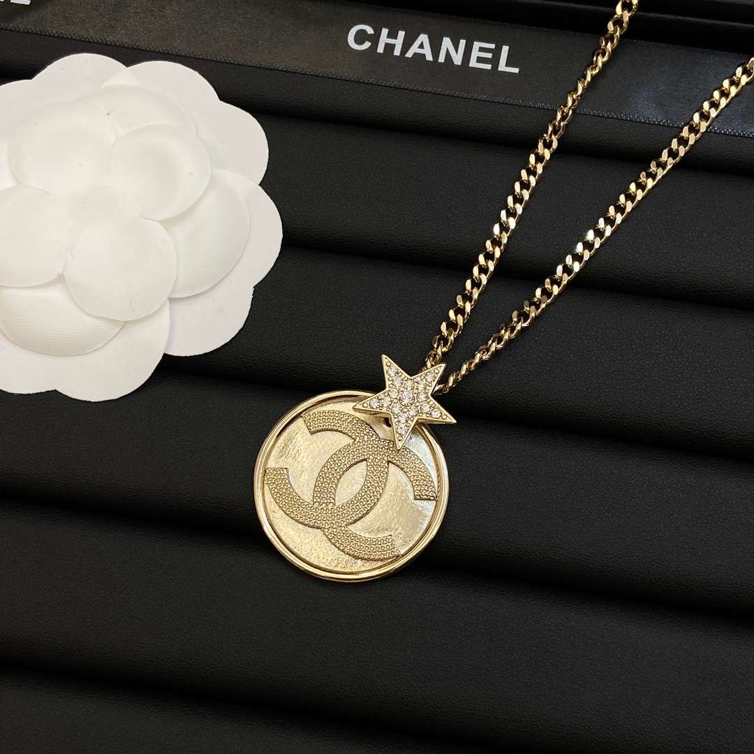 Ch**el CC Circle Necklace Gold For Women