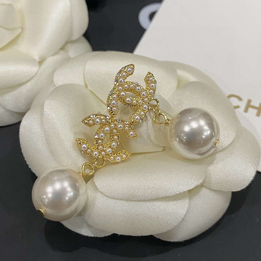 Ch**el Tassel Long Crystal D1am0nd Pearl Earrings Gold For Women