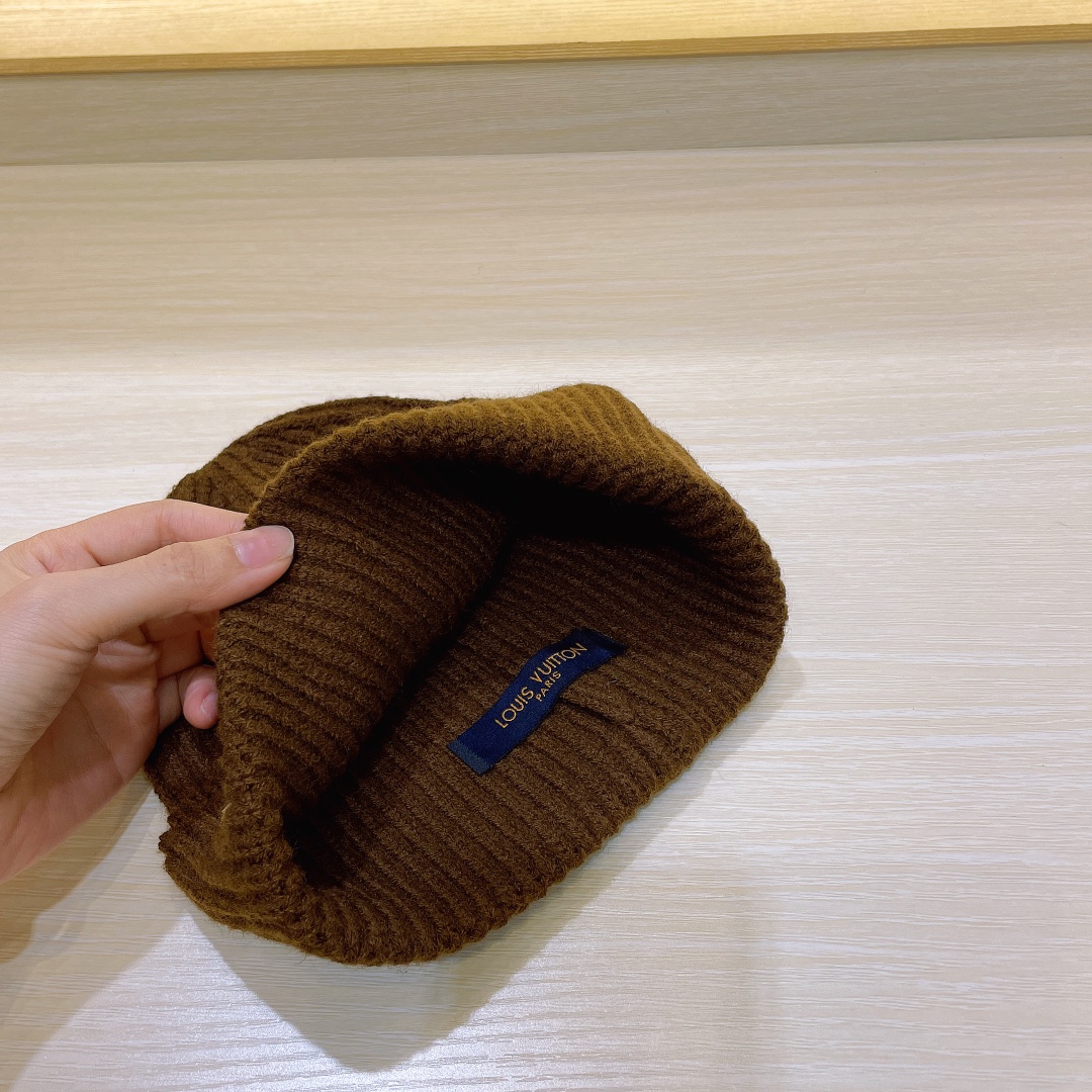 L0vis Vvtt0n Ahead Beanie Brown For Women