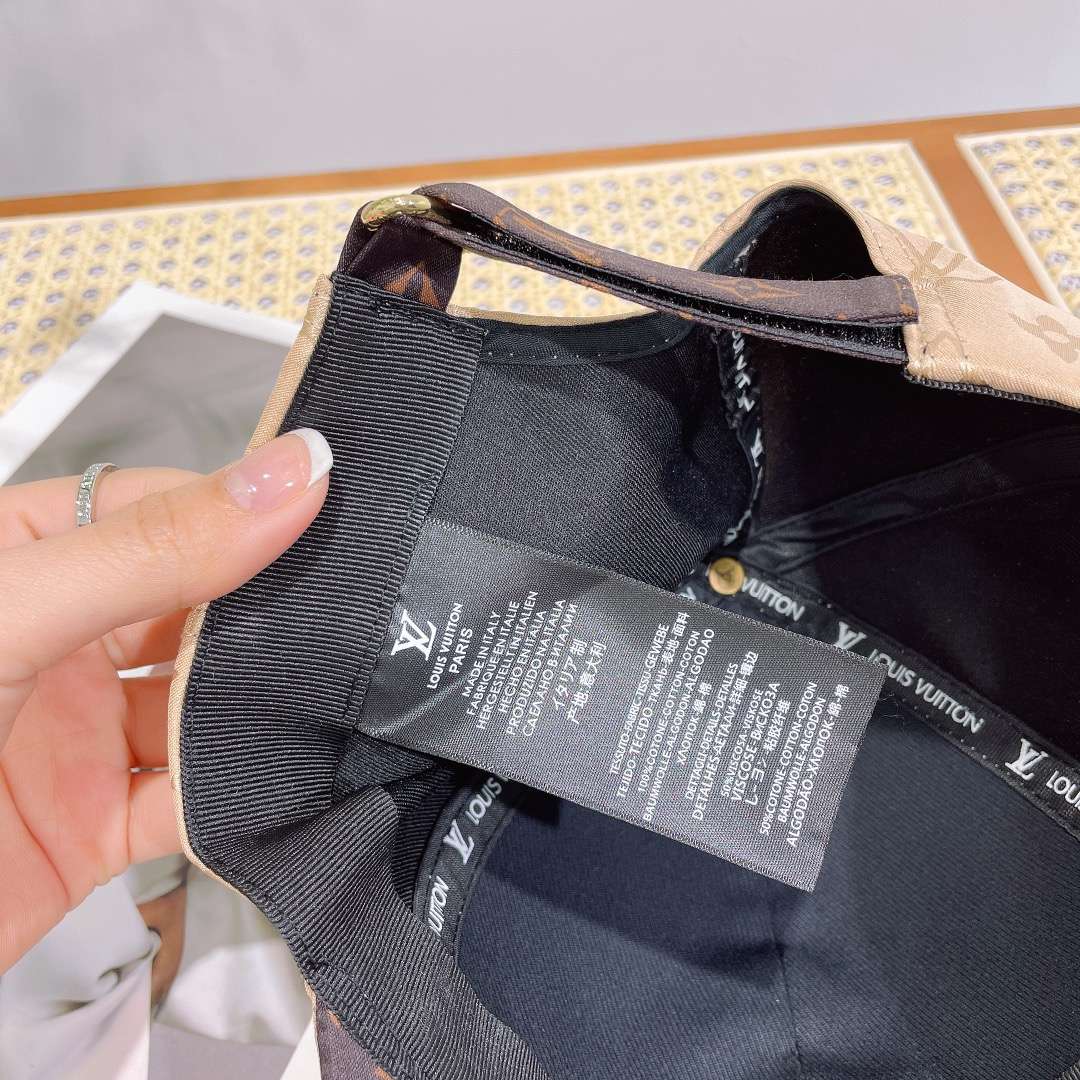 L0vis Vvtt0n Day Cap Gold For Women