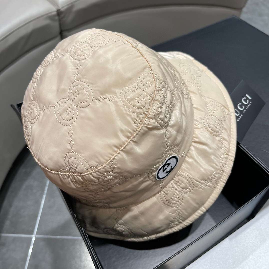 Gvc*1 Quilted Bucket Hat Cream For Women