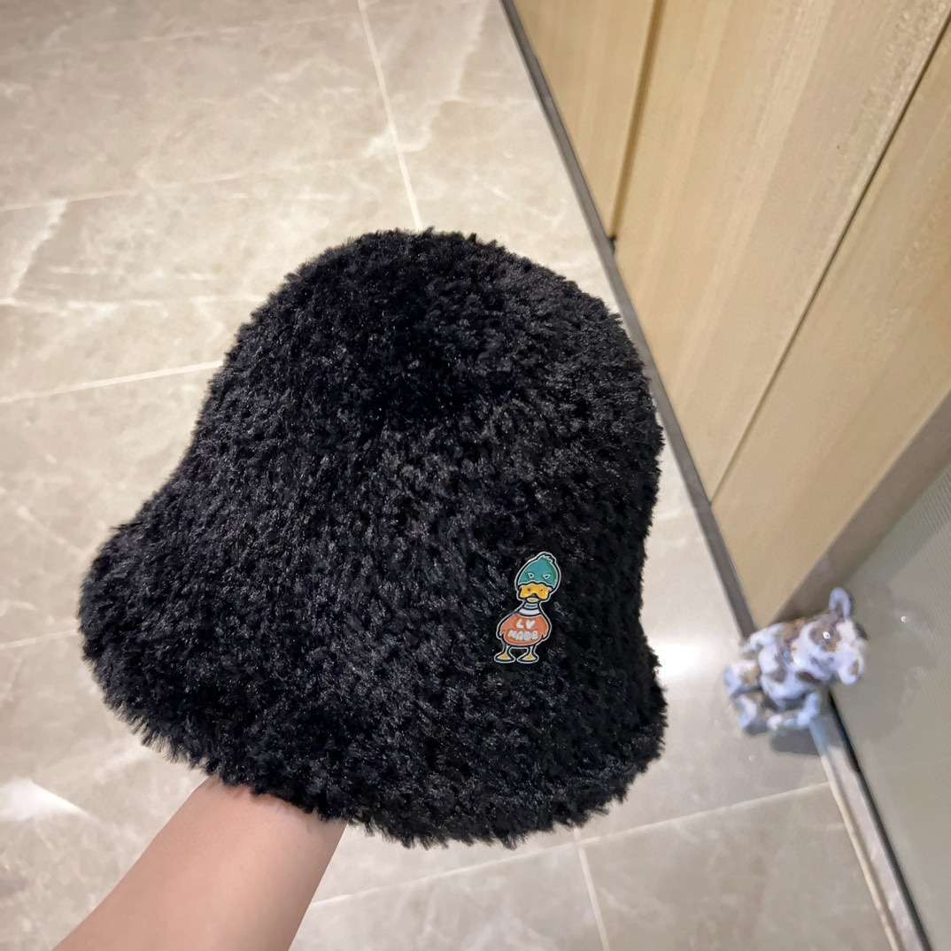 L0vis Vvtt0n Duck Beanie LV Black For Women