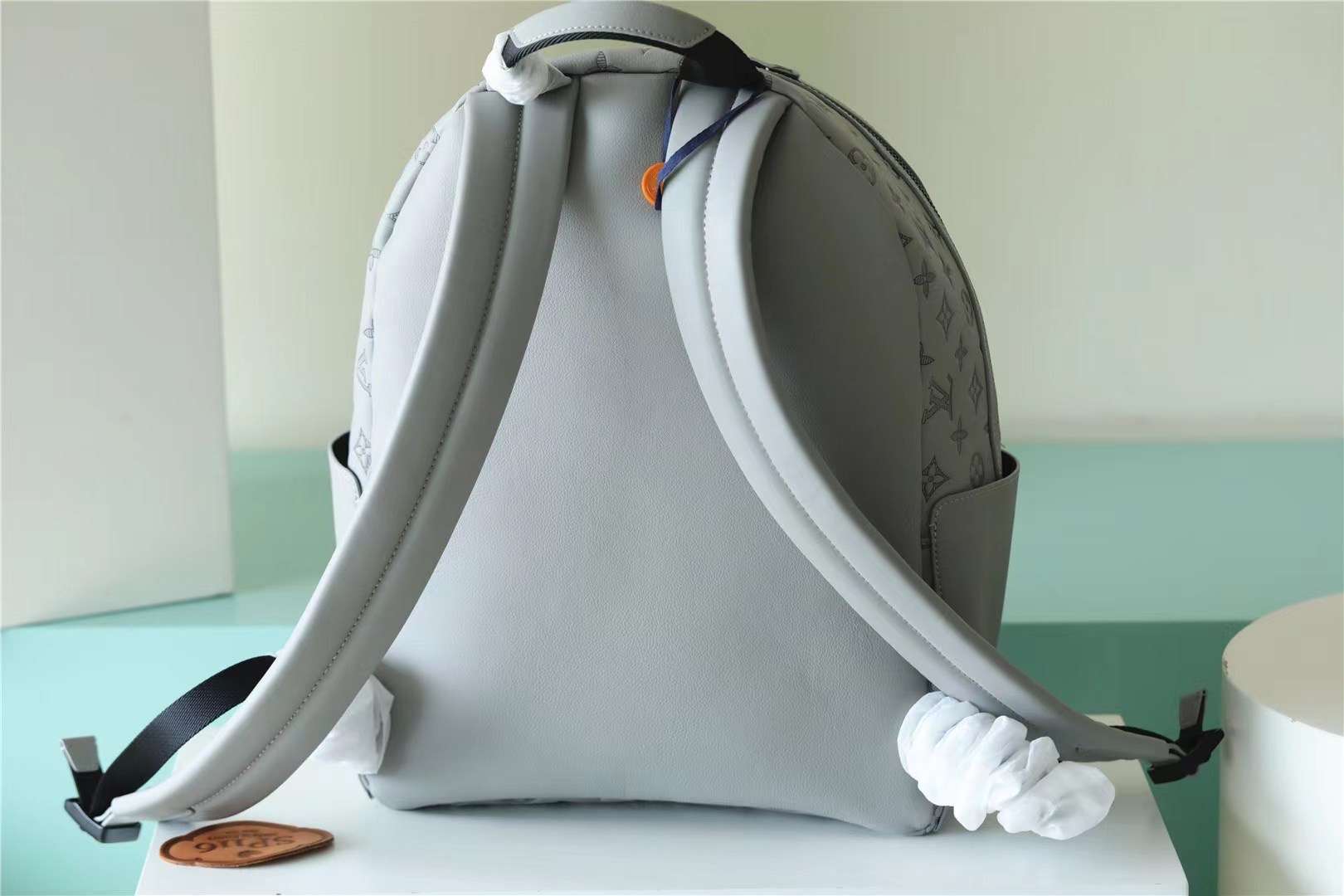 [True-to-ORIGINAL] L0vis Vvtt0n Discovery Backpack Grey For Men 11.4in/29cm