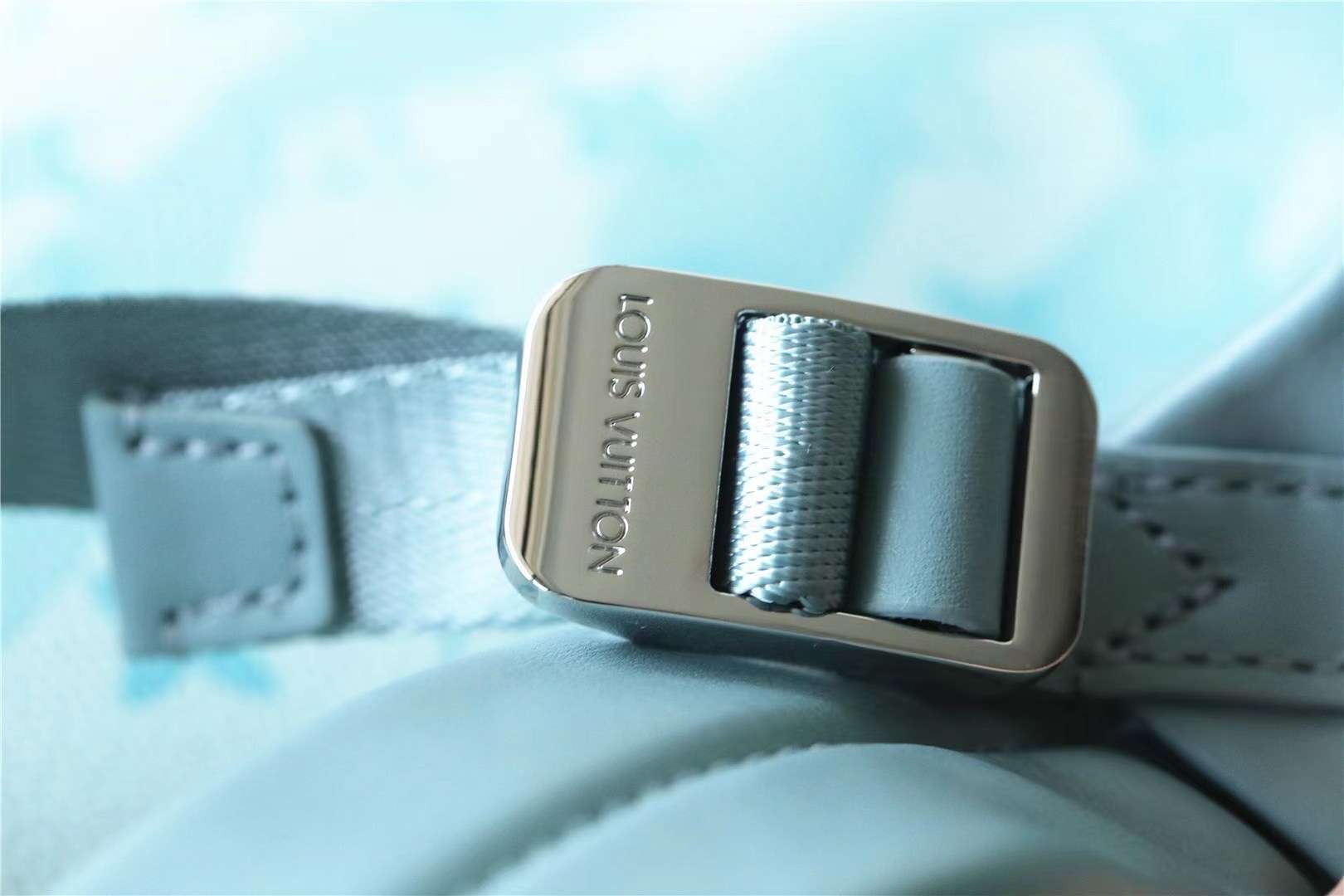 L0vis Vvtt0n Discovery Backpack Blue For Men 11.4in/29cm M22519