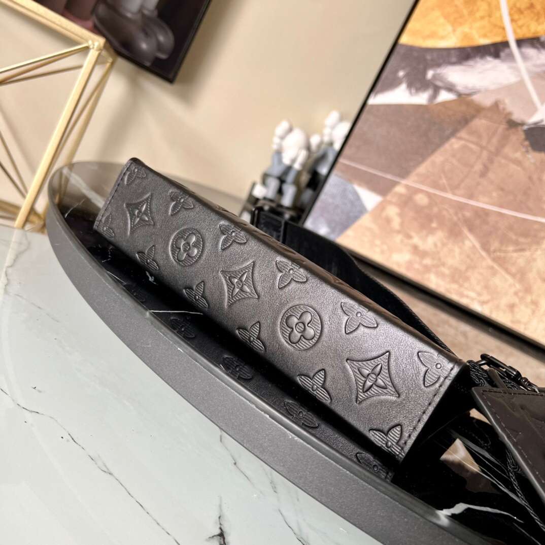 L0vis Vvtt0n Gaston Wearable Wallet Black For Men 22cm / 8.7in M81115