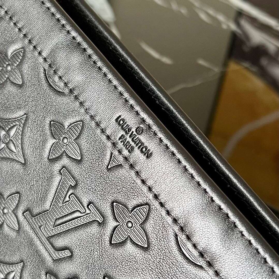 L0vis Vvtt0n Gaston Wearable Wallet Black For Men 22cm / 8.7in M81115